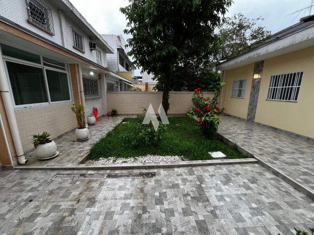Sobrado para Aluguel com 3 quartos, 236 m² por R$ 13.000