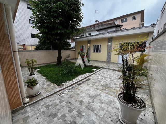 Sobrado para Aluguel com 3 quartos, 236 m² por R$ 13.000