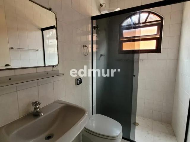 SOBRADO para ALUGUEL com 226m² no bairro Parque Jaçatuba com 3 quartos e 5 vagas. Santo André, SP