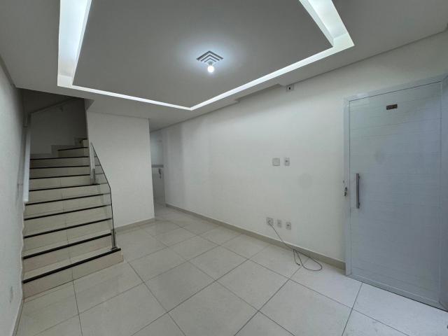 Sobrado para Aluguel com 2 quartos, 50 m² por R$ 2.400