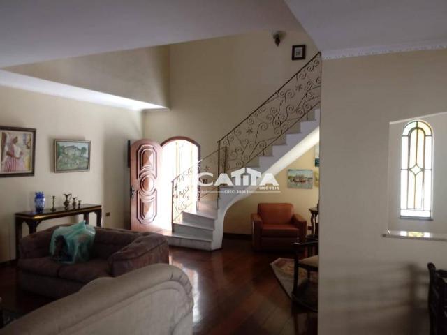 Sobrado para Aluguel com 4 quartos, 296 m² por R$ 6.200