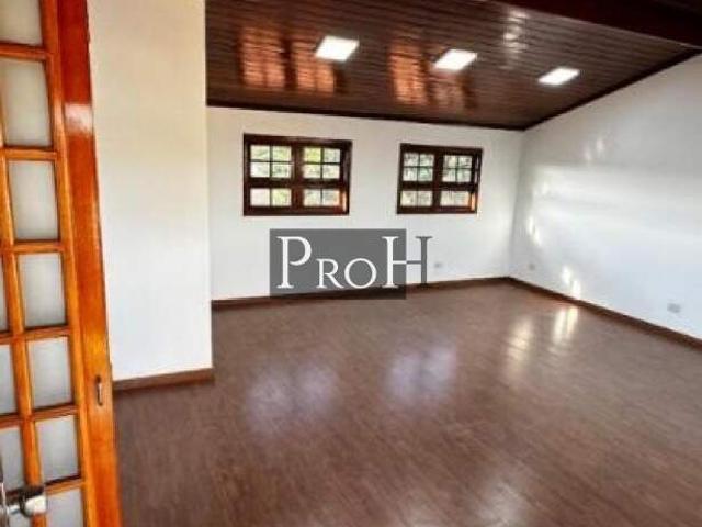 Sobrado para Aluguel com 6 quartos, 380 m² por R$ 9.000