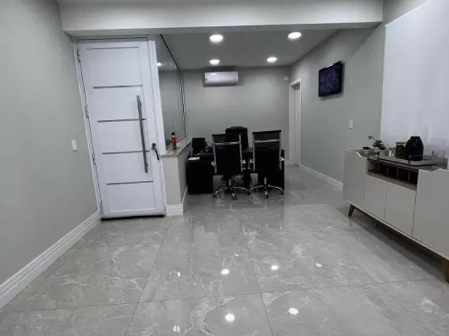 Sobrado para aluguel e venda possui 170 metros quadrados com 5 quartos