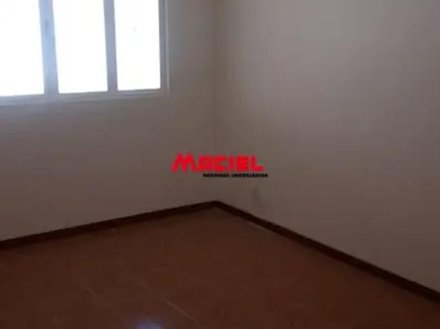 Sobrado para aluguel possui 300 metros quadrados com 5 quartos