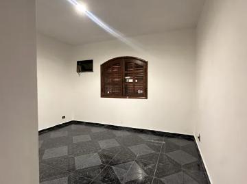 Sobrado para aluguel/venda possui 200 metros quadrados com 3 quartos