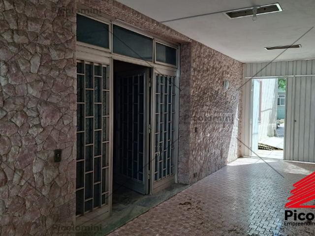 Sobrado para locação no Parque da Mooca de 450m², 4 quartos, 8 banheiros, lavanderia, área de serviço, entrada lateral, quintal, piscina, 4 vagas