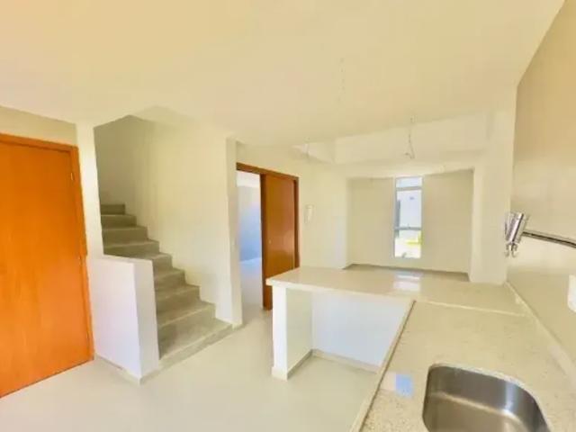 Sobrado para Locação e Venda possui 132m2 com 02 quartos sendo 01 Suíte Reversível + 01 Quarto à Ver
