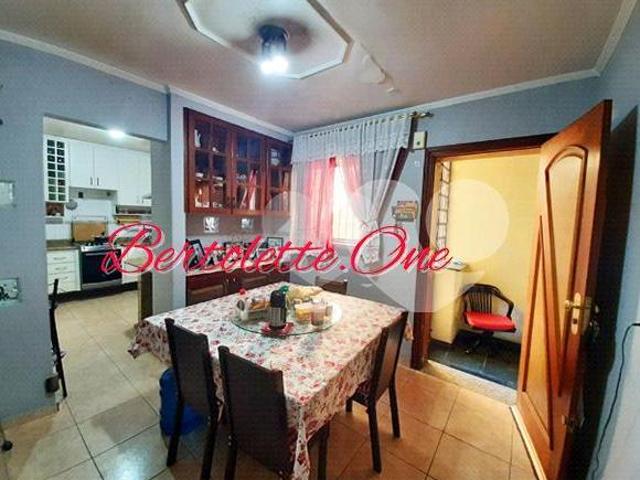 Sobrado para venda, 149m2, 4 quartos 2 suítes, quintal. 2 vagas. Vila Amália