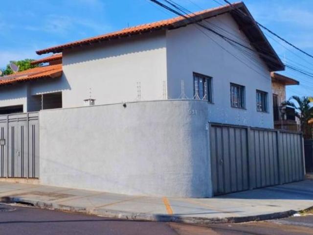 Sobrado para venda com 4 quartos, sendo 1 suíte, 234m²