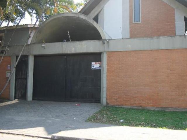 Sobrado para venda com 4 quartos, sendo 2 suítes, 390m²