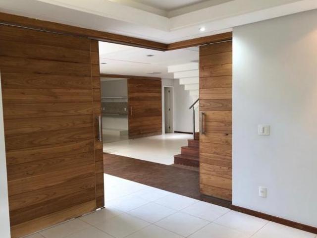 Sobrado para venda e aluguel em Condomínio Paineiras de 249.00m² com 3 Quartos, 1 Suite e 4 Garagens