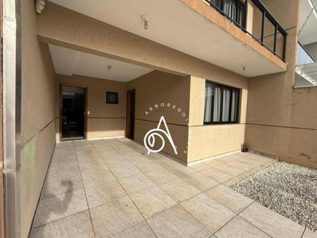 Sobrado para venda em Costeira de 216.00m² com 3 Quartos, 1 Suite e 7 Garagens