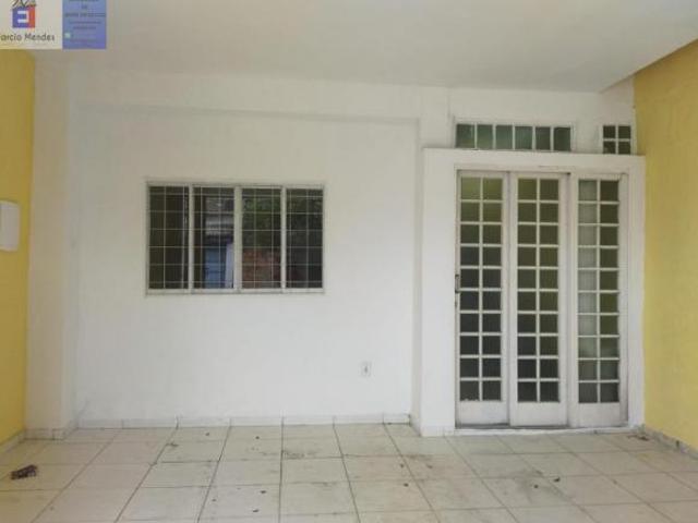 Sobrado para Venda em Cachoeira Paulista, Jardim Europa, 3 dormitórios, 2 suítes, 1 banheiro