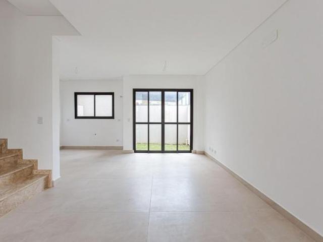 Sobrado para venda em Cajuru de 136.00m² com 3 Quartos, 1 Suite e 2 Garagens