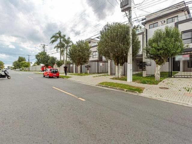 Sobrado para venda em Cajuru de 136.00m² com 3 Quartos, 1 Suite e 2 Garagens