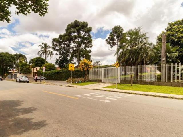 Sobrado para venda em Capão Raso de 108.00m² com 3 Quartos, 1 Suite e 8 Garagens