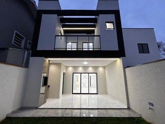 Sobrado para venda em Centro de 160.00m² com 3 Quartos, 3 Suites e 2 Garagens