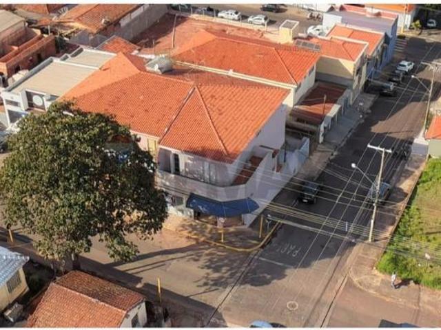 Sobrado para venda em Centro de 220.00m² com 5 Quartos e 1 Suite