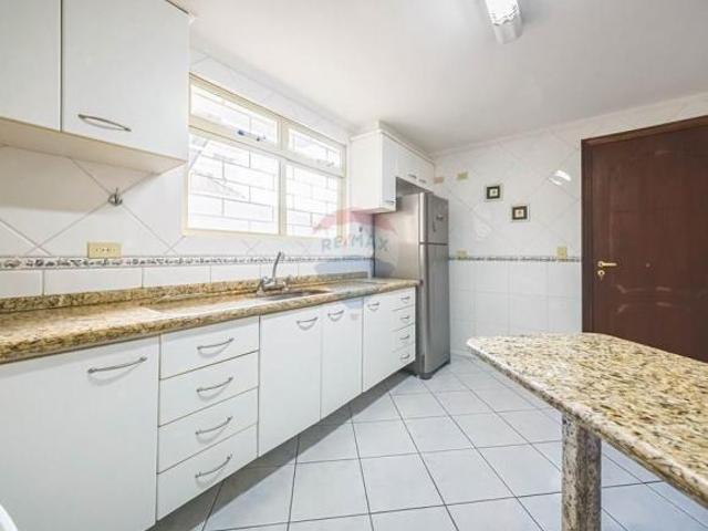 Sobrado para venda em Água Verde de 177.00m² com 3 Quartos, 1 Suite e 3 Garagens