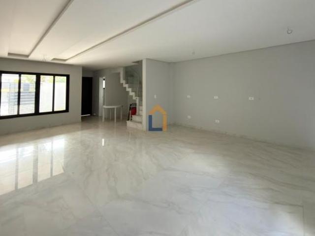 Sobrado para venda em Água Verde de 246.32m² com 3 Quartos, 3 Suites e 2 Garagens