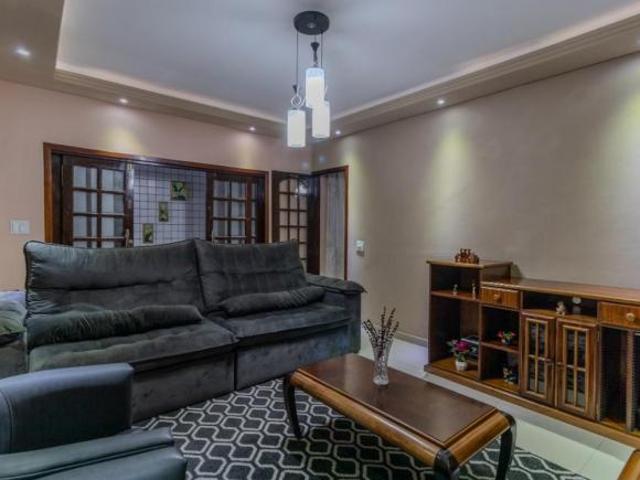 Sobrado para venda em Assunção com 4 quartos, sendo 1 suíte, 201m²
