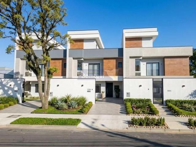 Sobrado para venda em Boa Vista de 167.00m² com 3 Quartos, 1 Suite e 2 Garagens