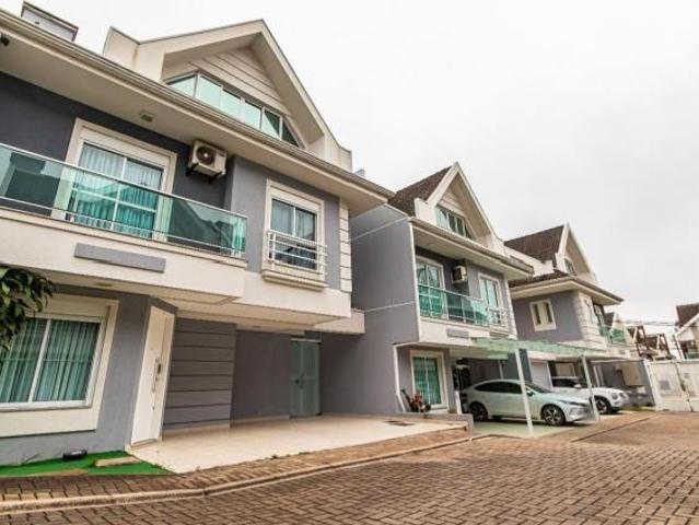 Sobrado para venda em Boqueirão de 160.00m² com 3 Quartos, 1 Suite e 2 Garagens