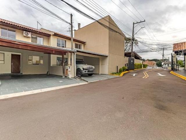 Sobrado para venda em Boqueirão de 108.00m² com 3 Quartos, 1 Suite e 2 Garagens