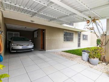 Sobrado para venda em Boqueirão de 202.00m² com 3 Quartos, 1 Suite e 2 Garagens