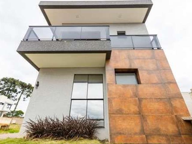 Sobrado para venda em Braga de 189.00m² com 3 Quartos, 3 Suites e 2 Garagens