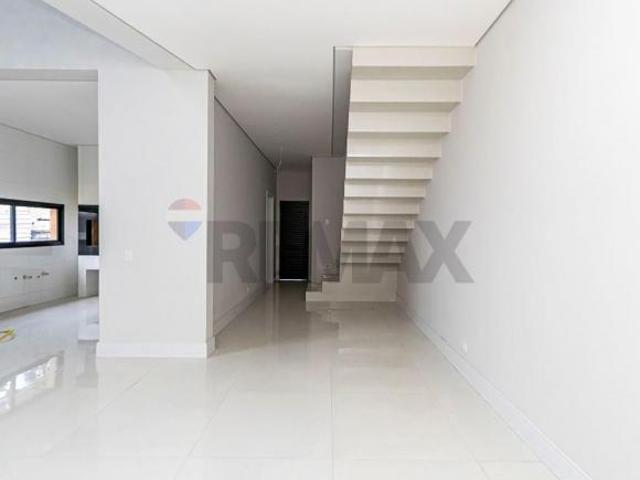 Sobrado para venda em Braga de 189.00m² com 3 Quartos, 3 Suites e 2 Garagens