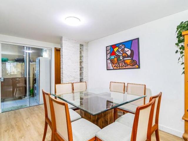 Sobrado para venda em Guabirotuba de 116.00m² com 3 Quartos, 1 Suite e 2 Garagens