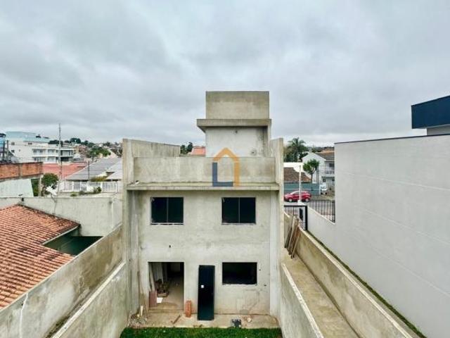 Sobrado para venda em Fazendinha de 134.00m² com 3 Quartos, 1 Suite e 2 Garagens