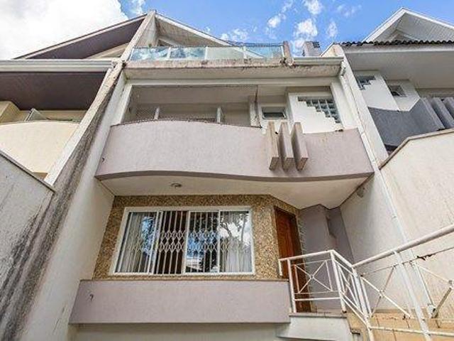 Sobrado para venda em Hugo Lange de 254.00m² com 3 Quartos, 1 Suite e 4 Garagens