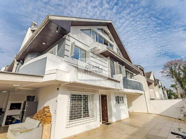 Sobrado para venda em Hugo Lange de 283.00m² com 4 Quartos, 4 Suites e 4 Garagens