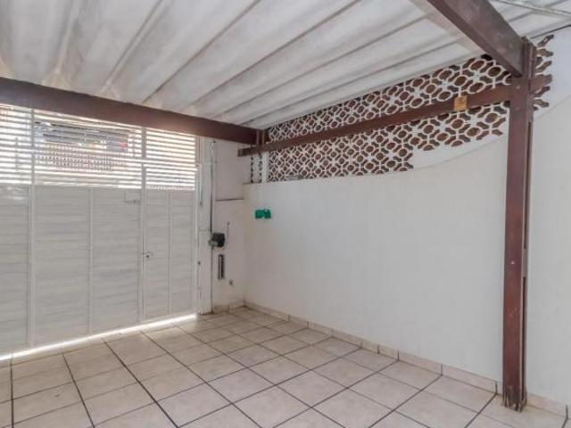 Sobrado para venda em Jardim Cristal com 3 quartos, 116m²