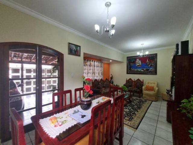 Sobrado para venda em Jardim Cristina de 241.00m² com 4 Quartos, 1 Suite e 2 Garagens