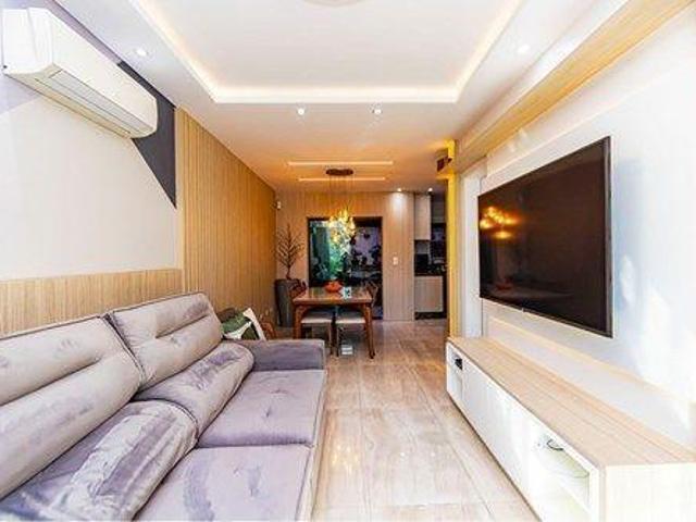 Sobrado para venda em Jardim Das Américas de 125.00m² com 3 Quartos, 1 Suite e 2 Garagens