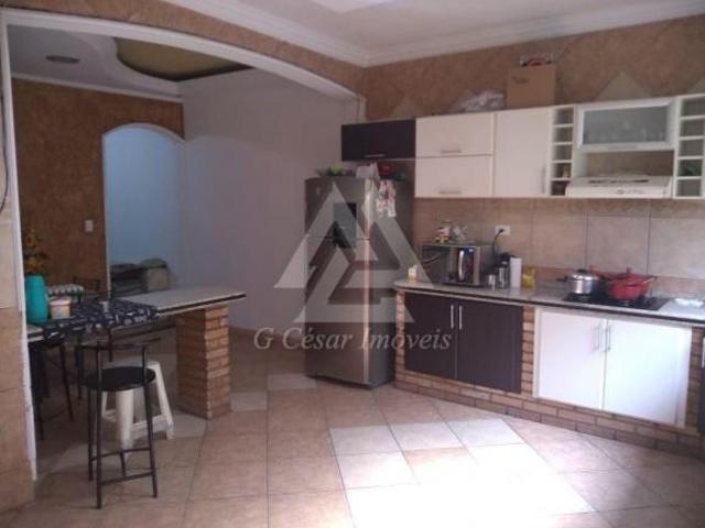 Sobrado para venda em Jardim Guapituba de 180.00m² com 3 Quartos, 1 Suite e 6 Garagens