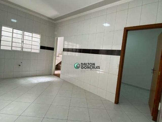 Sobrado para venda em Jardim Hubert de 200.00m² com 4 Quartos e 3 Garagens