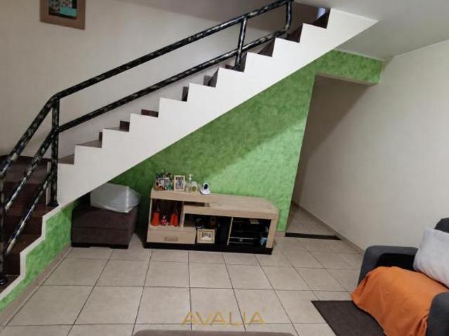 Sobrado para venda em Jardim Hubert de 200.00m² com 3 Quartos, 2 Suites e 2 Garagens