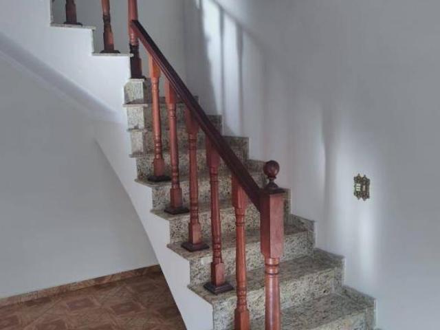 Sobrado para venda em Jardim Santa Mena de 250.00m² com 3 Quartos, 1 Suite e 4 Garagens