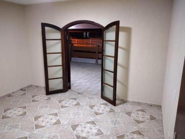 Sobrado para venda em Limoeiro de 245.00m² com 4 Quartos, 2 Suites e 2 Garagens