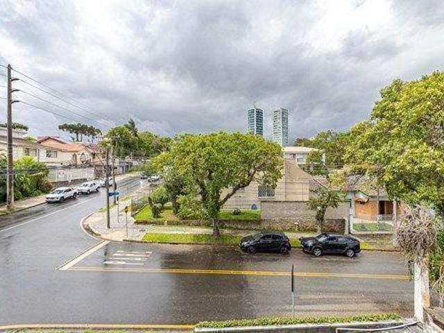 Sobrado para venda em Mercês de 179.00m² com 5 Quartos, 1 Suite e 3 Garagens