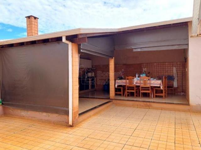Sobrado para venda em Nova Santa Lucia de 294.00m² com 3 Quartos, 1 Suite e 8 Garagens