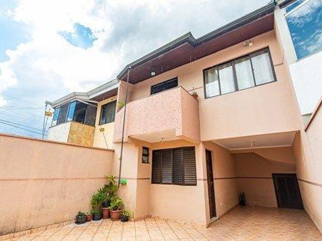 Sobrado para venda em Novo Mundo de 120.00m² com 3 Quartos, 1 Suite e 2 Garagens