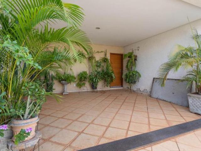 Sobrado para venda em Sorocabano com 4 quartos, sendo 2 suítes, 311m²