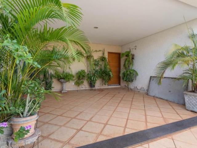 Sobrado para venda em Sorocabano com 4 quartos, sendo 2 suítes, 311m²