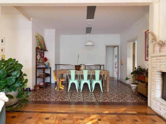 Sobrado para venda em Sumaré com 4 quartos, sendo 2 suítes, 253m²
