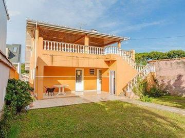 Sobrado para venda em Portão de 226.00m² com 3 Quartos, 1 Suite e 6 Garagens